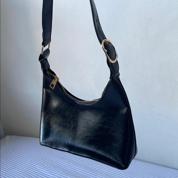 Handbags - Elegant Black Leather Shoulder Bag